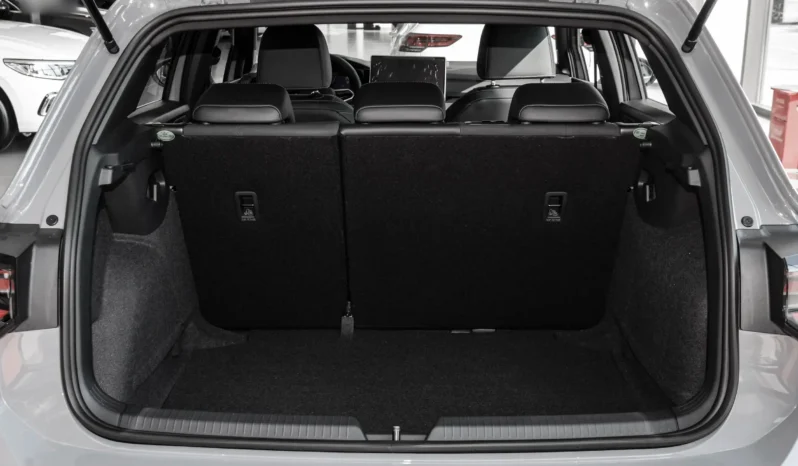 
								Volkswagen Golf full									