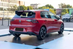 
										Volkswagen Golf GTI full									